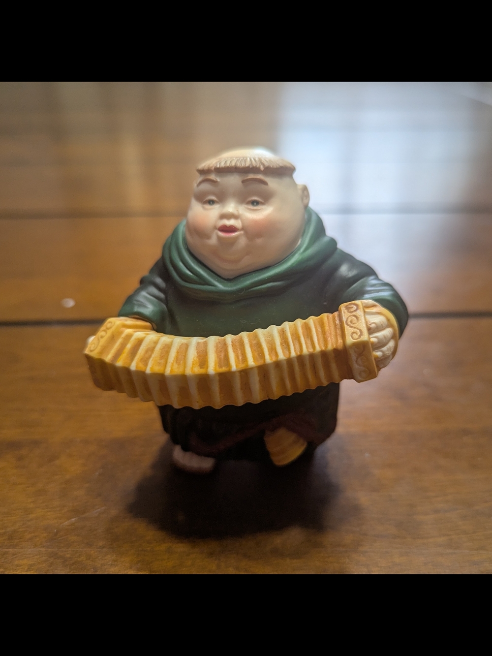 Department 56 - Merry Makers - Clarence The Concertinist
